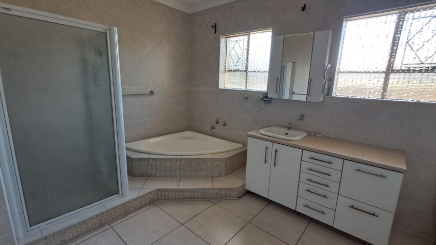 4 Bedroom Property for Sale in Parys Free State